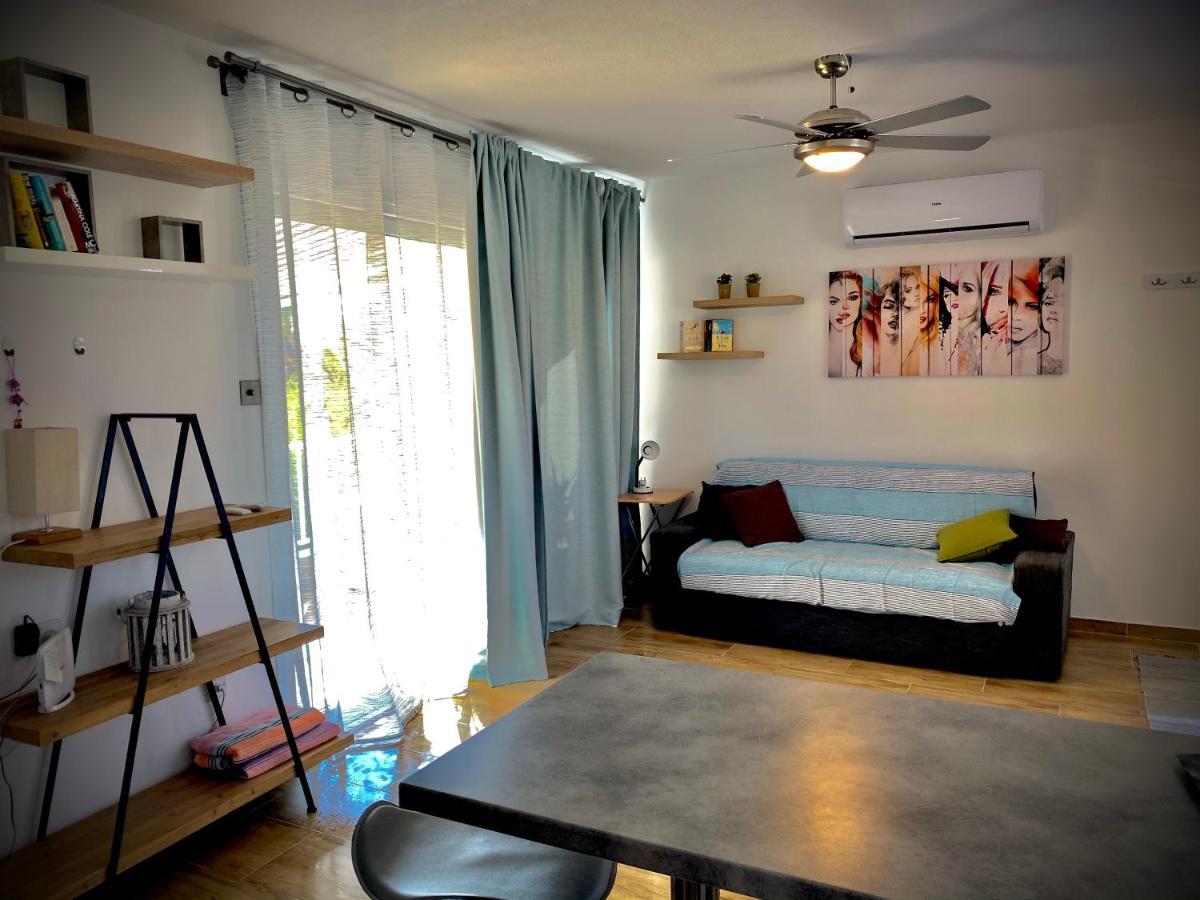 Coral Bay Modern Renovated Apartment By The Sea Pafos Zewnętrze zdjęcie
