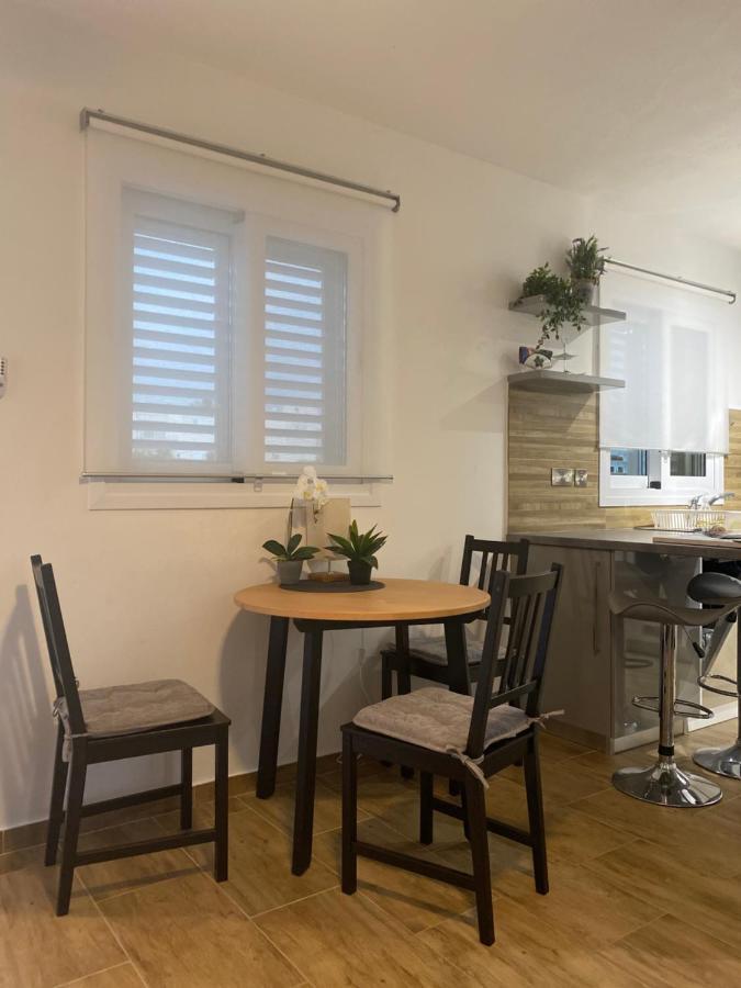 Coral Bay Modern Renovated Apartment By The Sea Pafos Zewnętrze zdjęcie