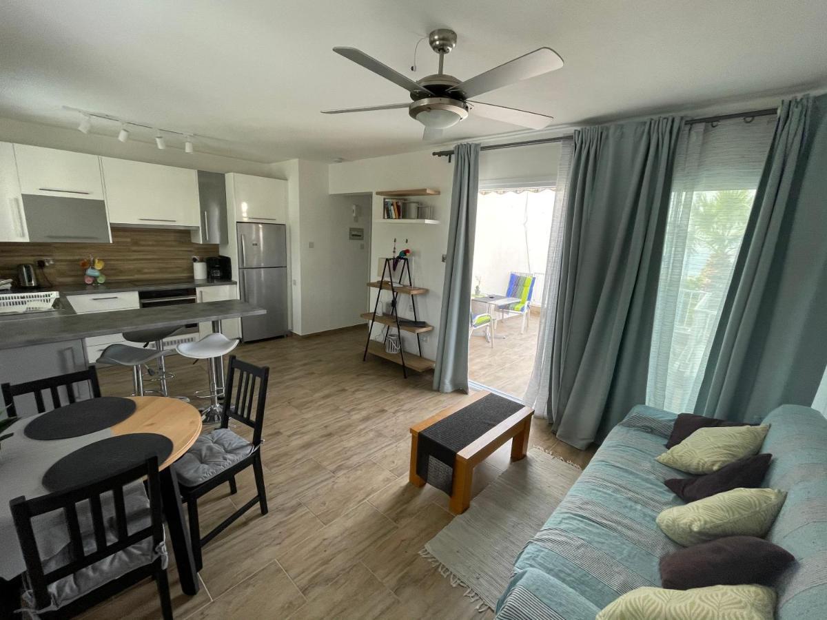 Coral Bay Modern Renovated Apartment By The Sea Pafos Zewnętrze zdjęcie