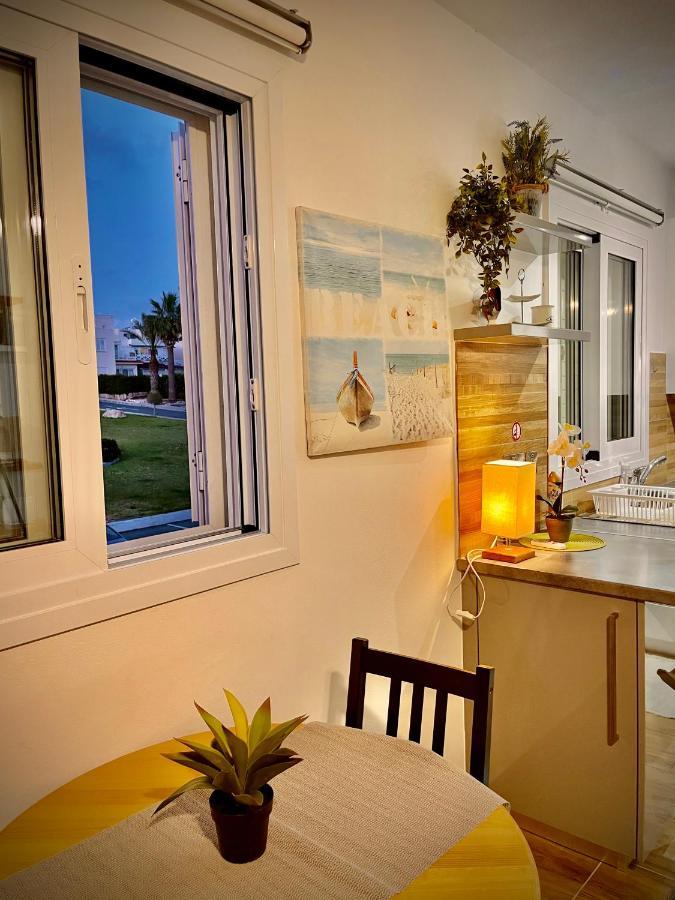 Coral Bay Modern Renovated Apartment By The Sea Pafos Zewnętrze zdjęcie